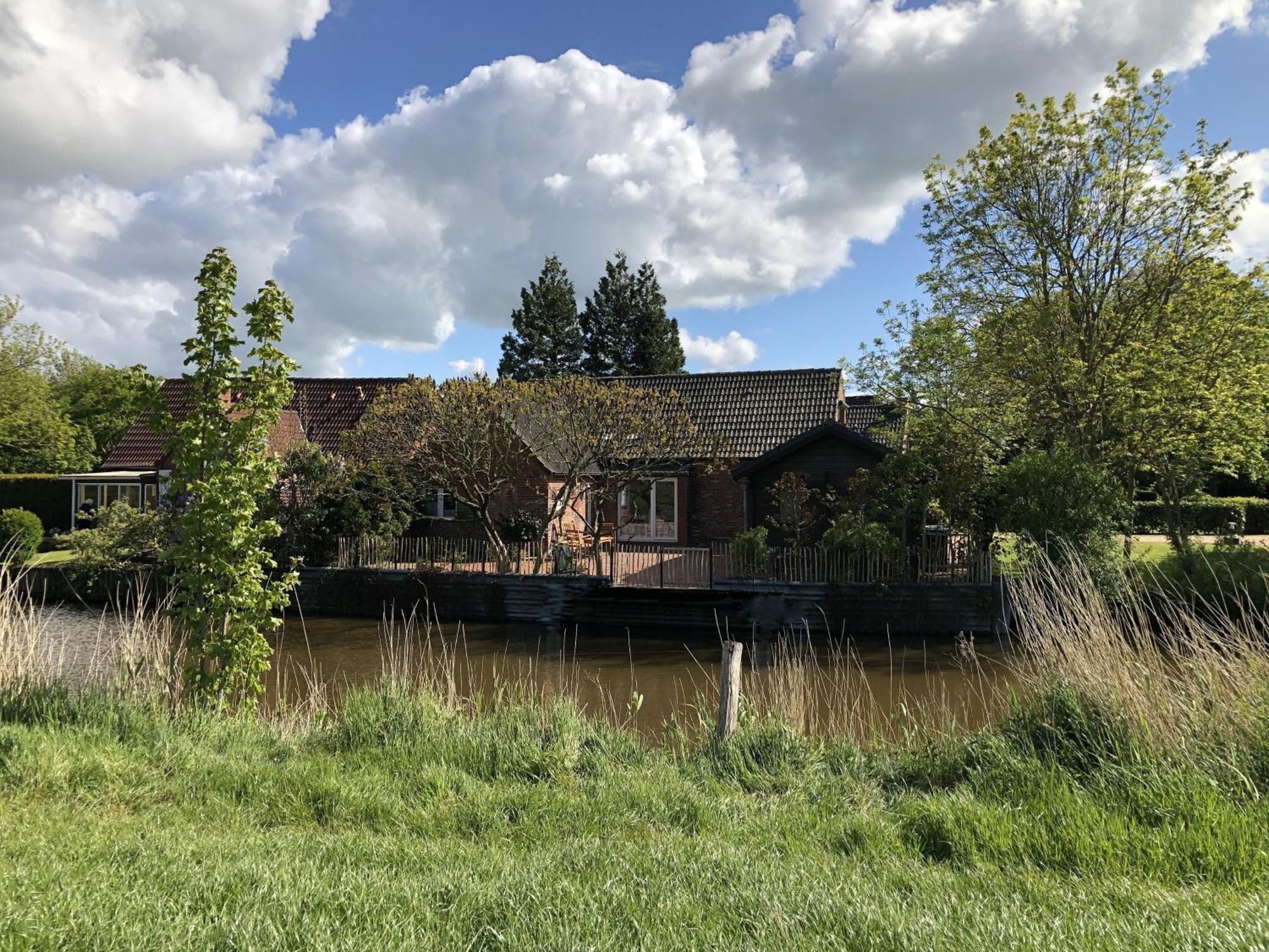 Haus "Am Kanal" Villa Krummhörn Esterno foto